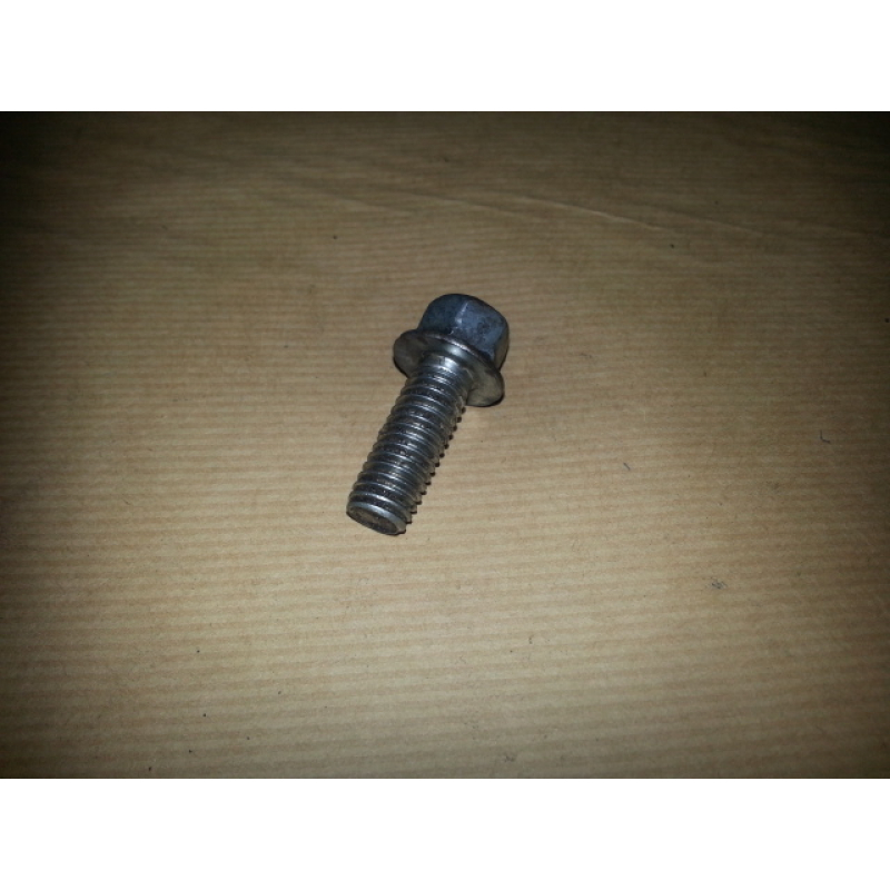 MBL105U Bout oliefilterhuis A+ gebr